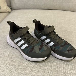 Kids Adidas Cloudform Sneakers